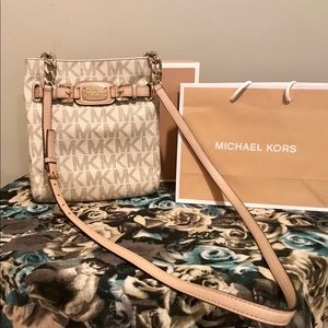 Michael Kors Hamilton Vanilla Crossbody Bag